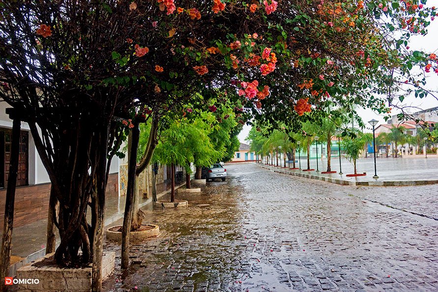 Chuva de primavera na Praça Santo Antônio