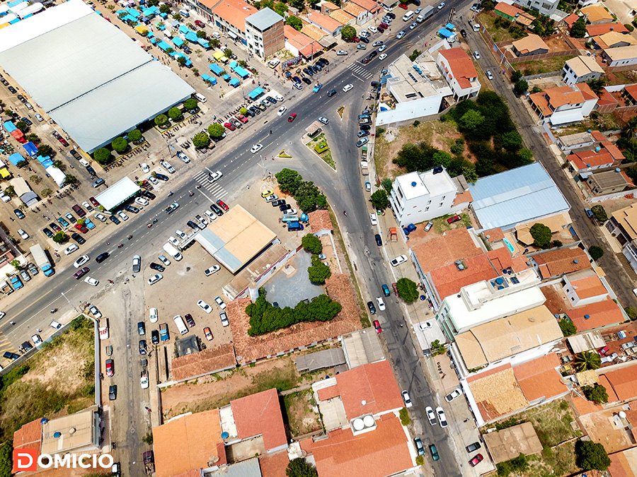 Fotografia aérea da feira livre de Paramirim