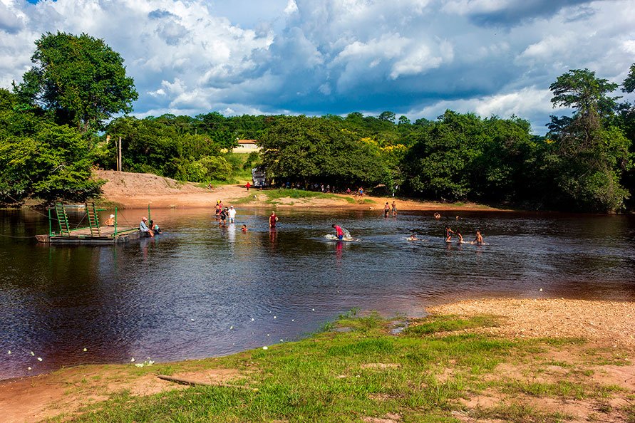 Atravessando o Rio Paraguaçu