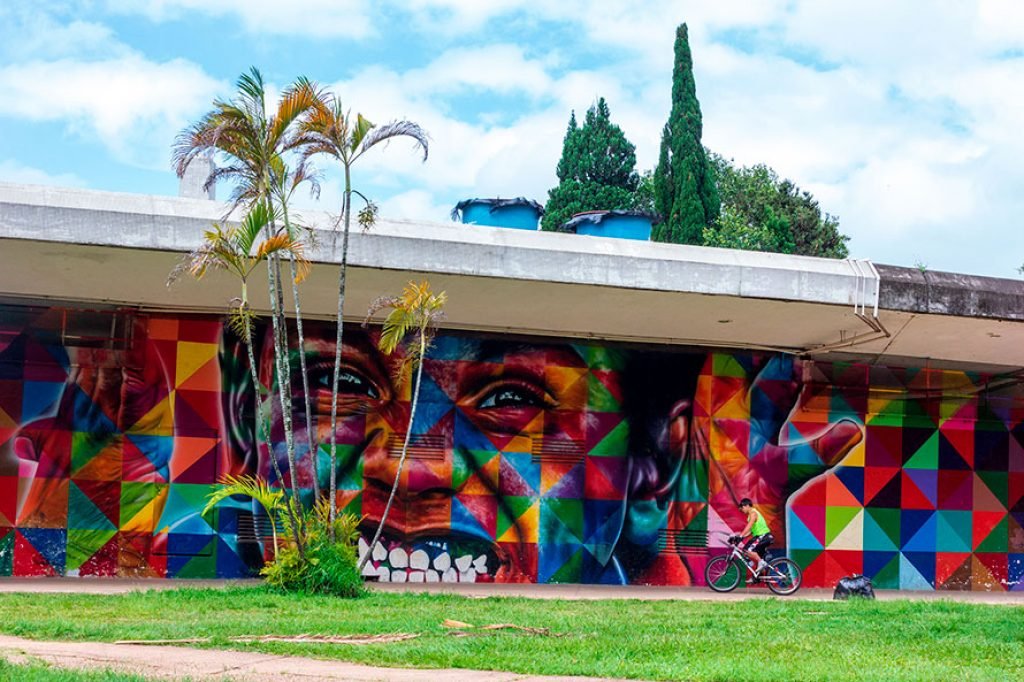 Painel do artista Eduardo Kobra