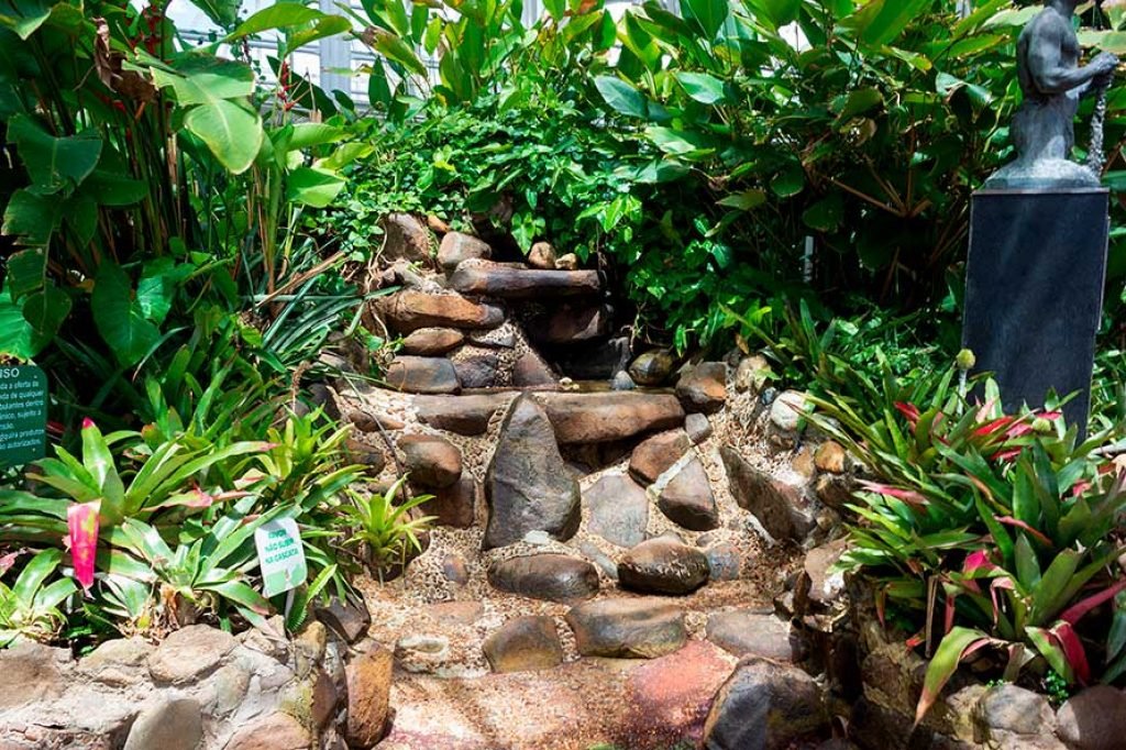 Fonte na estufa do Jardim Botânico